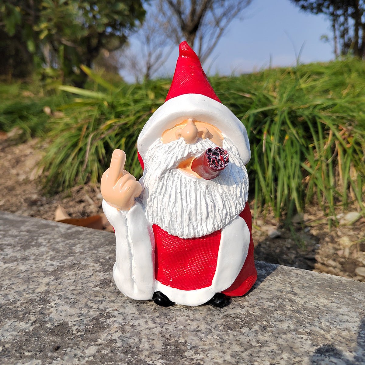 Funny Santa Flipping the Bird Garden Statue - ThingsThatMakeSense